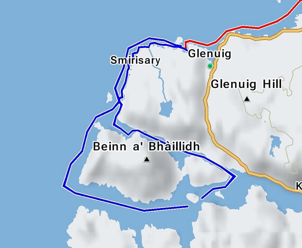Glenuig ve çevresini gösteren harita, mavi ve kırmızı rota çizgileri ile belirlenmiş.